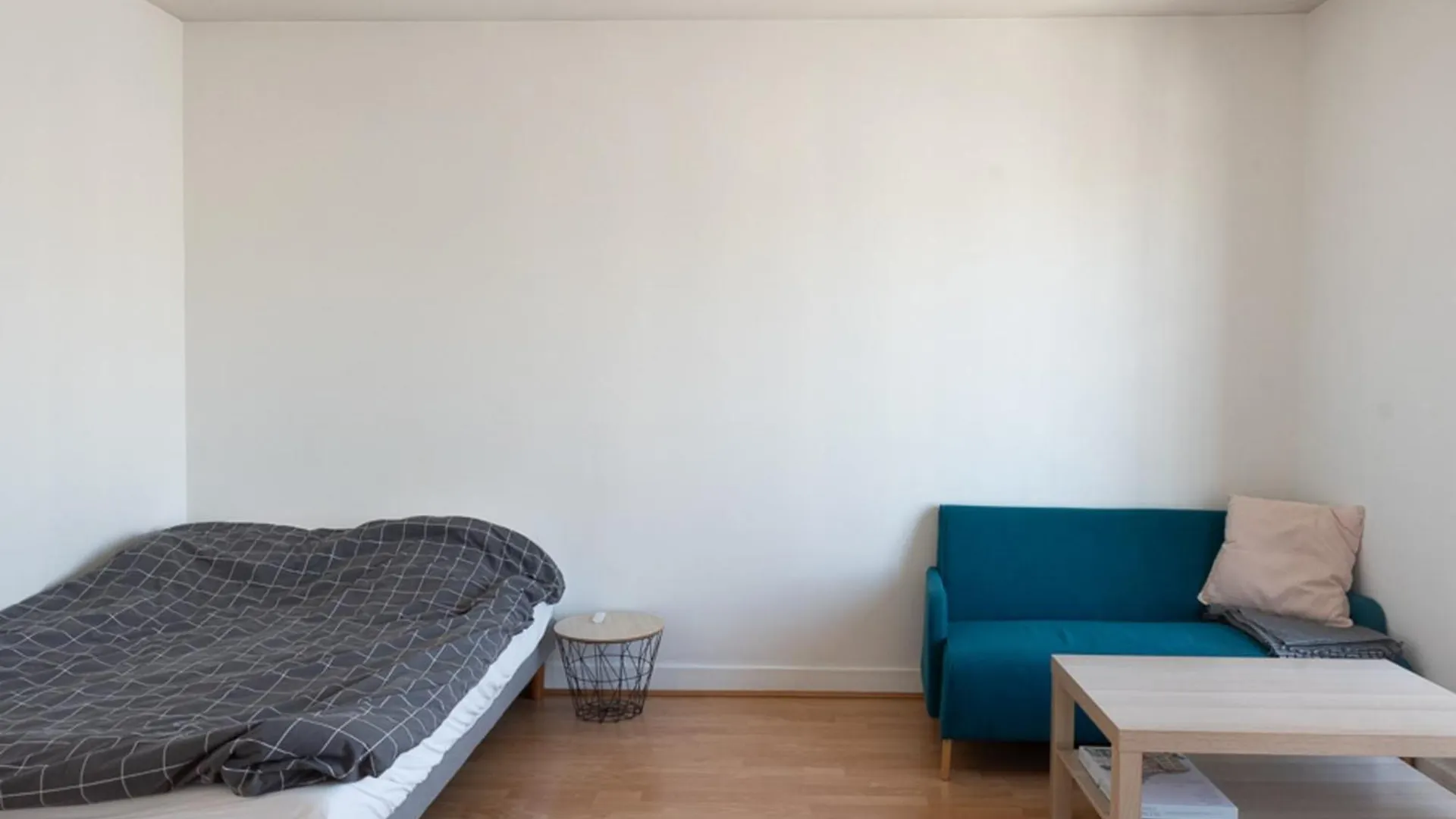 Bright Studio With Terrace location